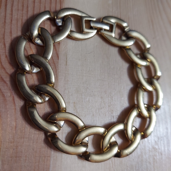 Monet Vintage Polished Gold Tone/Large Flat Oval Link Bracelet - Picture 6 of 8